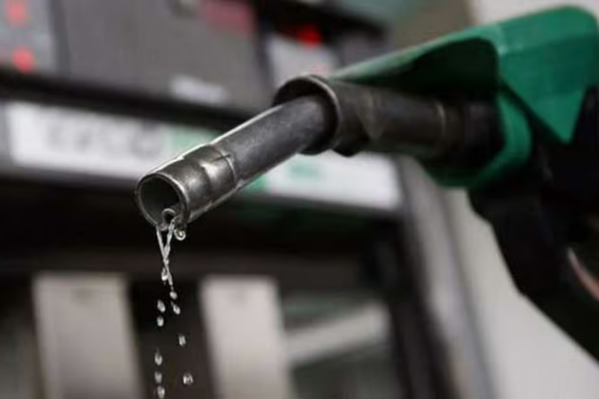Govt reduces petrol and diesel prices in Pakistan