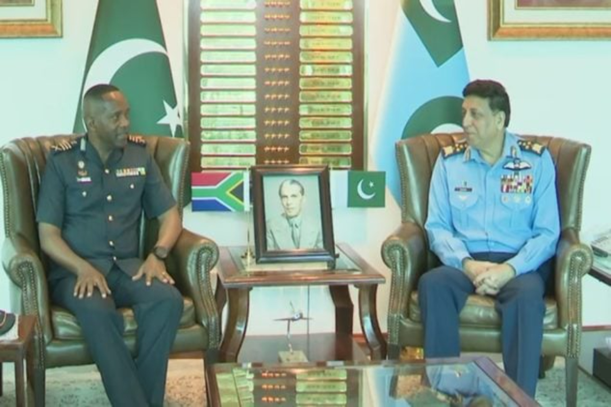 South African Air Force chief visits Pakistan, discusses strengthening ties with PAF