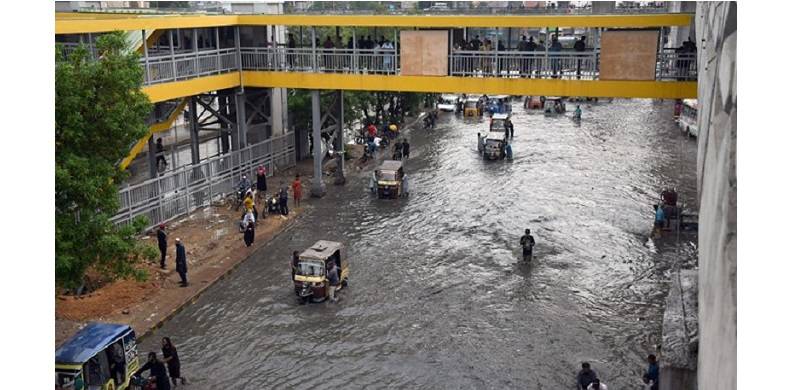 Rain chaos in Karachi: streets flooded, power disrupted