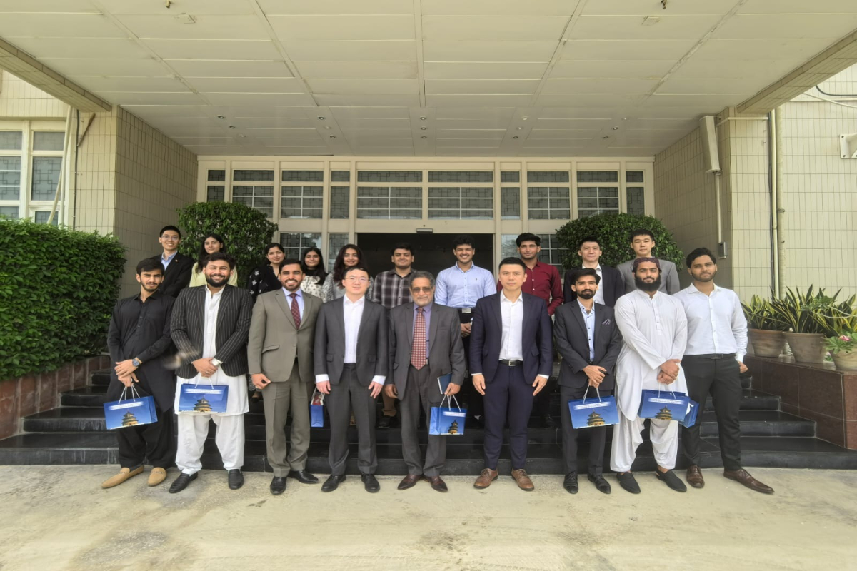 Pakistani Students Visit the Chinese Consulate