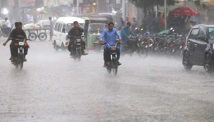 Rain hits outskirts of Karachi; Heavy downpour expected across the city