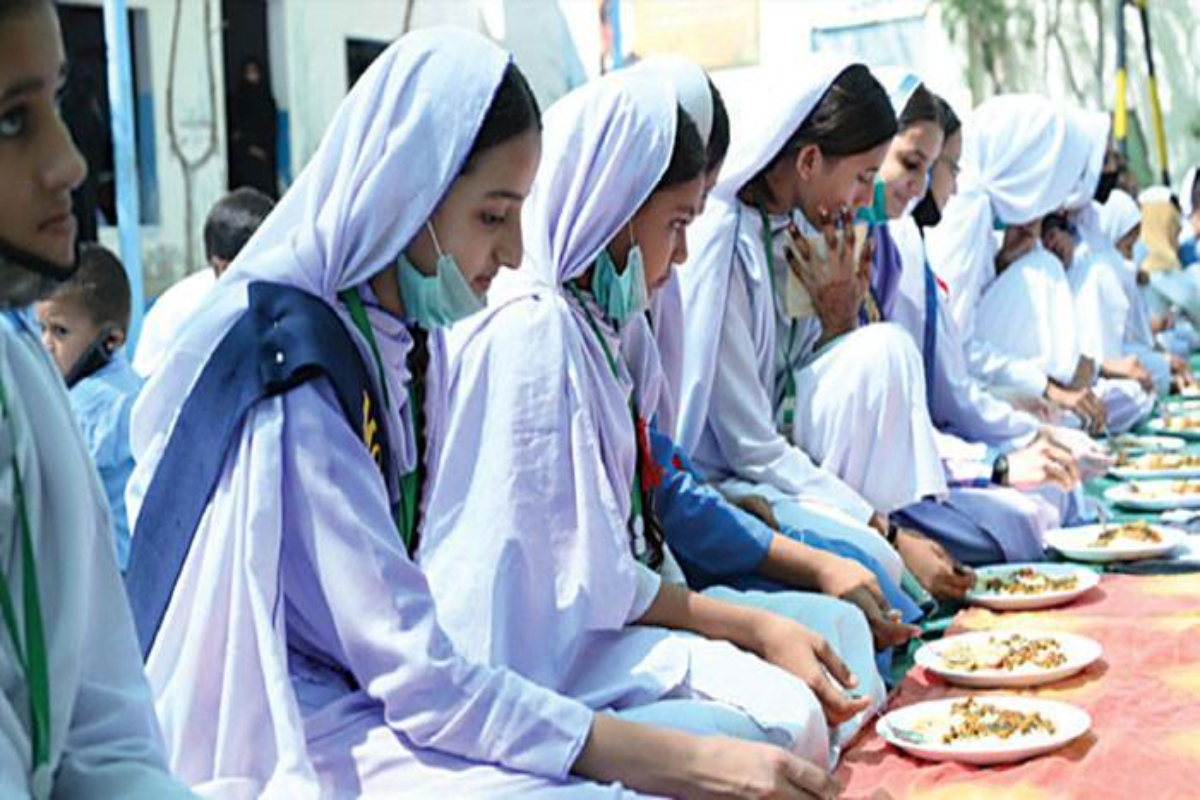 Free school meal program expands to 10 more districts in Punjab 