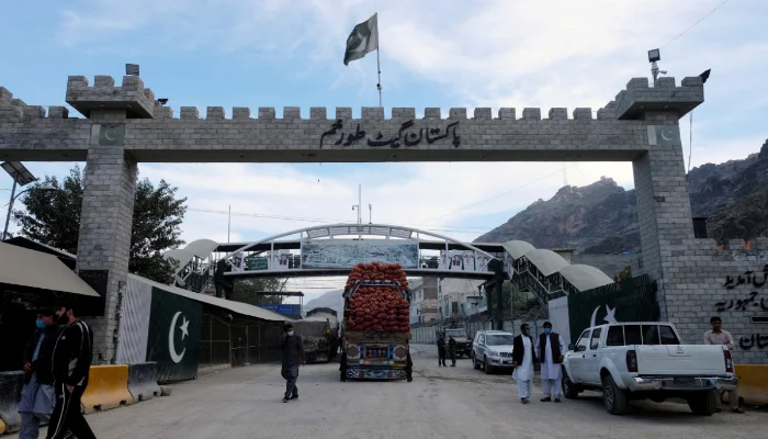 Pakistan and Afghanistan move toward border reopening within two days