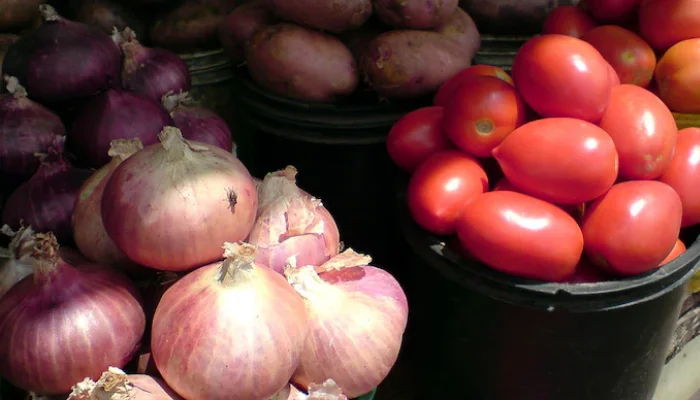 After Tomatoes, Onion prices also rise across Pakistan