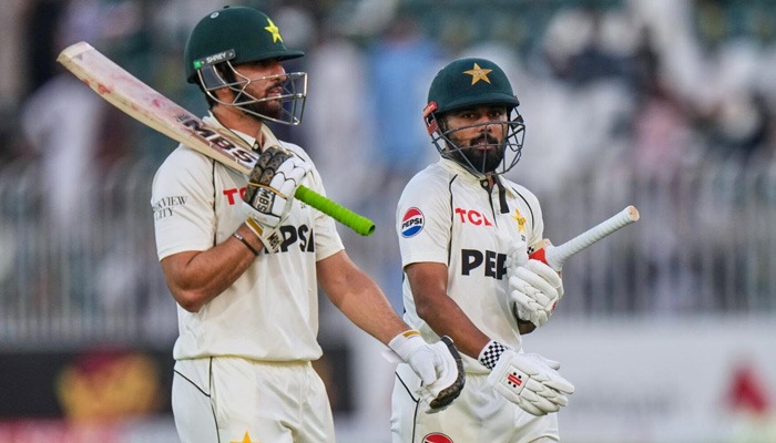 Pakistan finish first innings at 333 against South Africa.