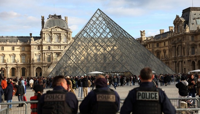 Suspects arrested over the theft of crown jewels from Paris’ Louvre museum