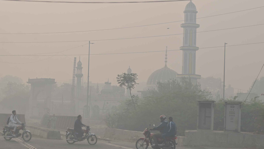 Lahore tops global pollution charts as AQI hits hazardous 292