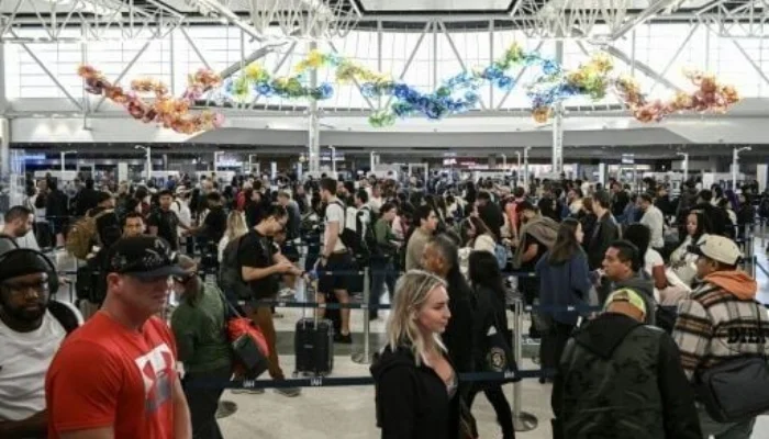 US air travel: Transport Secretary warns of worsening flight crisis if shutdown continues