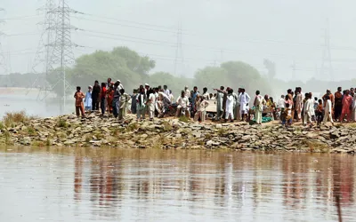 Over 300,000 people displaced as flood threatens Multan
