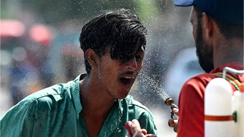 PMD predicts hot, humid weather in Karachi