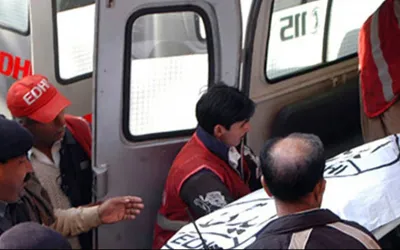 Dumper truck overturn in Karachi, two dead