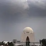 Karachi enjoys pleasant weather under overcast skies