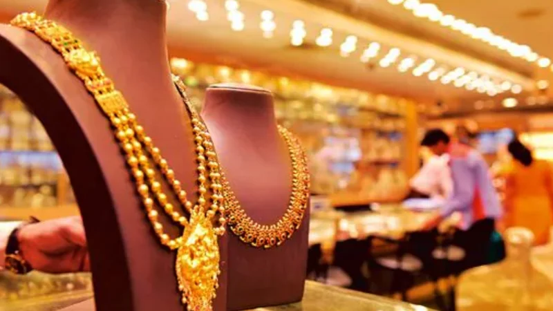 Gold prices dip slightly across Pakistani market