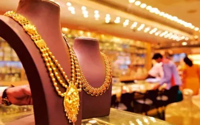 Gold prices dip slightly across Pakistani market