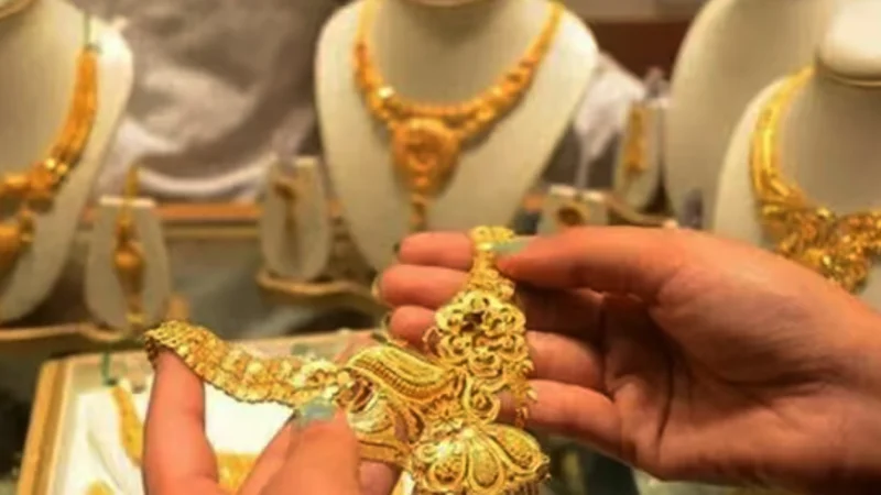 Gold prices rise in domestic and global markets