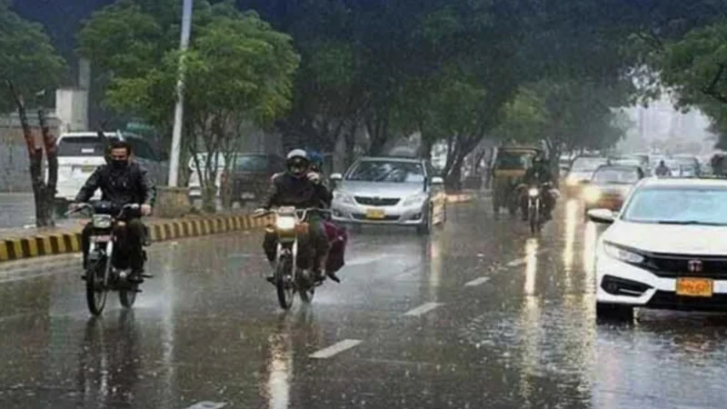 Karachi experiences heavy rainfall, thunderstorms