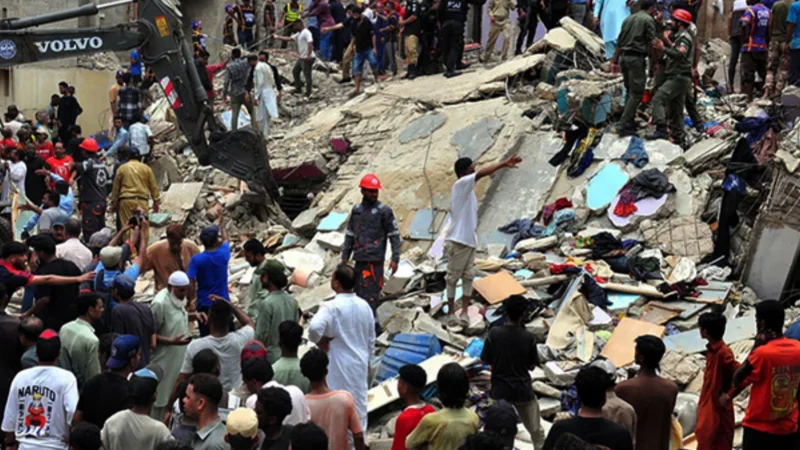 Lyari Tragedy: 16 killed as residential building collapses