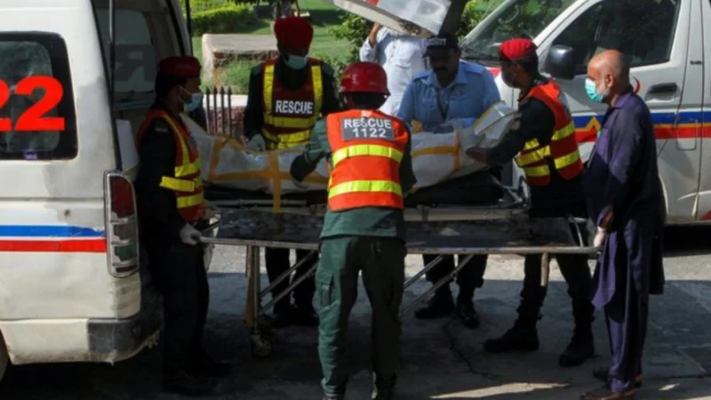 6 killed, 18 injured in tragic bus-trailer collision in Muzaffargarh