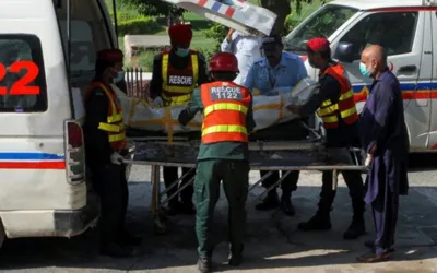 6 killed, 18 injured in tragic bus-trailer collision in Muzaffargarh