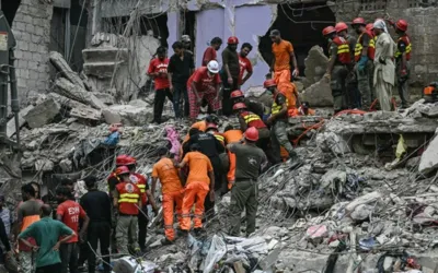 Sindh govt suspends DG SBCA after Lyari building collapse