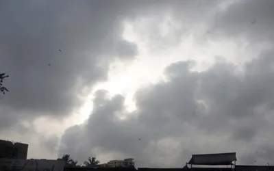 Light rain expected in Karachi amid humid conditions
