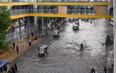Rain chaos in Karachi: streets flooded, power disrupted