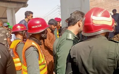 Five killed, three injured in tragic road accident in Lahore