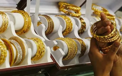 Gold continues to soar in Pakistan