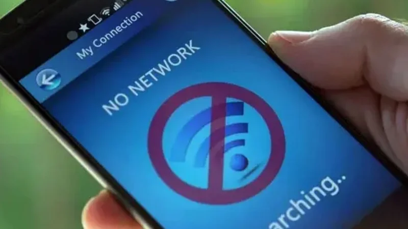 Mobile and internet services suspended in Karachi due to heavy rain