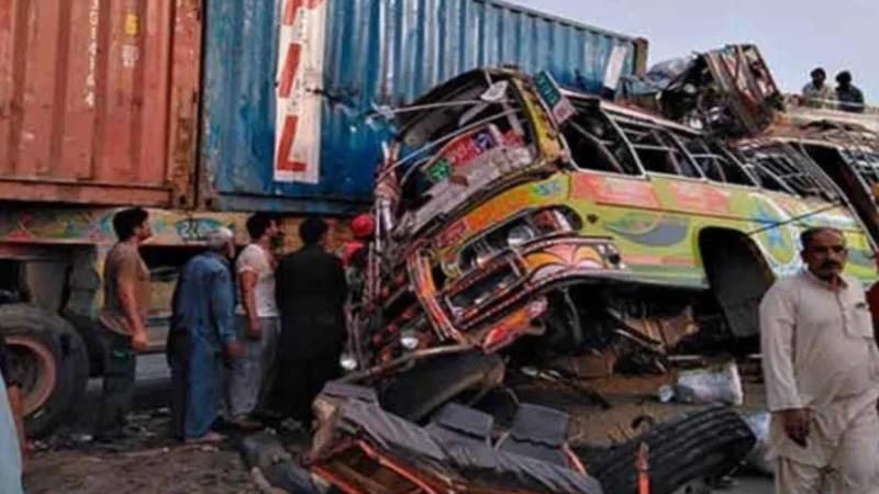 Karachi traffic accidents claim 107 lives this year