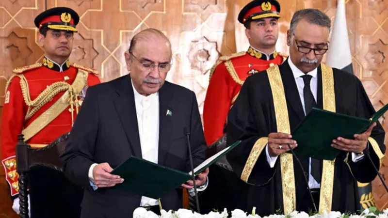 President Zardari administers oath from acting CJ IHC Justice Dogar