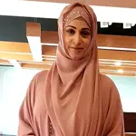 Noor Bukhari criticizes neighbors after receiving notice for food distribution outside house