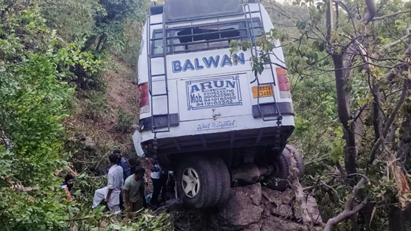 India: Nine Hindu pilgrims killed in violent bus attack in Jammu