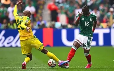 Mexico beat South Africa 2–0 in dominant World Cup opener