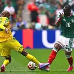 Mexico beat South Africa 2–0 in dominant World Cup opener