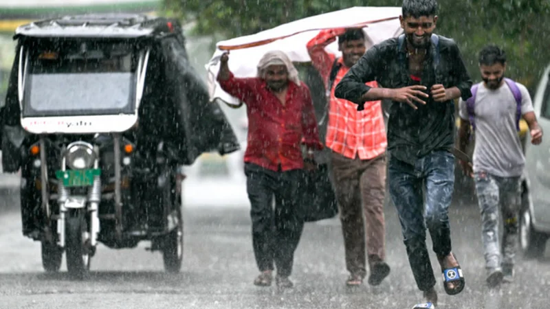 Monsoon ends heatwave in India
