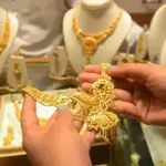 Gold prices surge in Karachi amid global rally