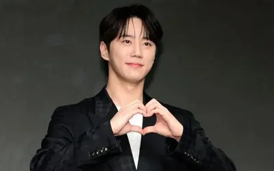 Korean star Lee Jun-young confirms military enlistment date