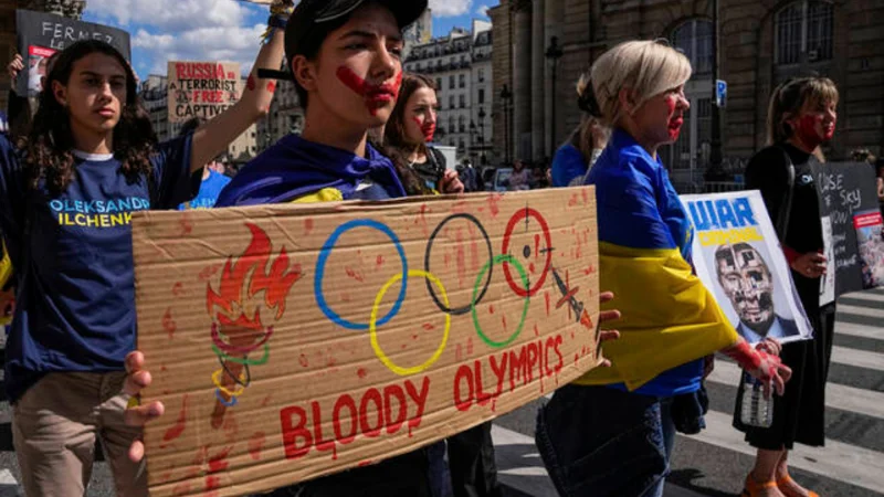 Paris hosts peaceful pre-Olympic protest to honor fallen Ukrainian athletes