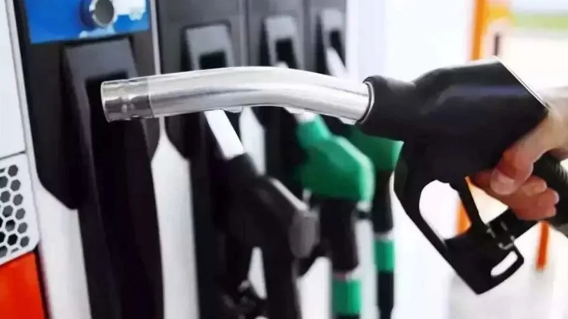 Govt reduces petrol price by Rs1.86 per litre in Pakistan