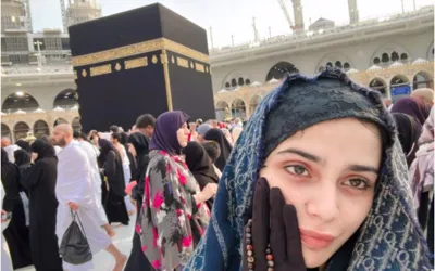 See Photos: Aima Baig Performs Umrah After Jeddah Concert