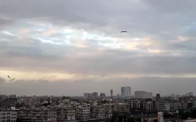 Light drizzle and clouds keep Karachi weather mild and humid
