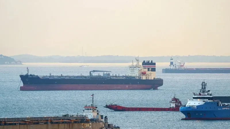 Oil tanker