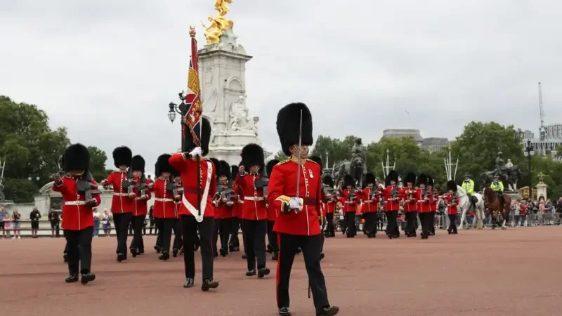 Buckingham Palace suspends Changing Guard as emergency warnings issued