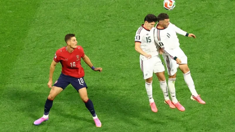 Mexico stay perfect, bounce Czechs out of FIFA World Cup