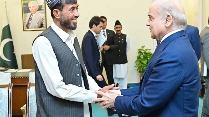 PM awards Rs2.5m to excavator operator for rescuing flood-stranded family