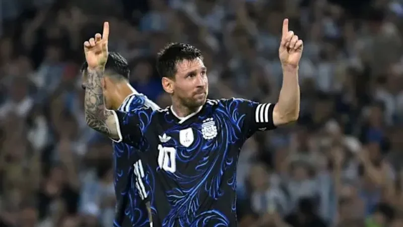 Messi becomes first to score in 7 straight World Cup games while extending goals record