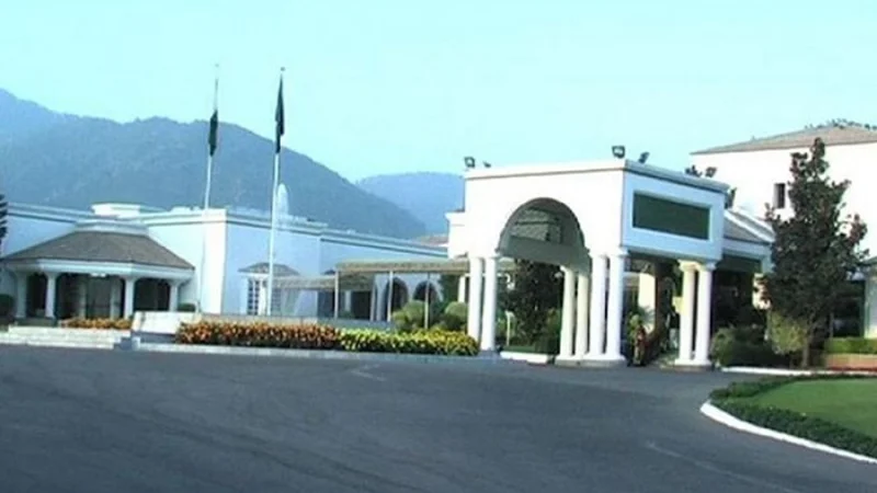 Government decides to consult bar associations about proposed constitutional amendments