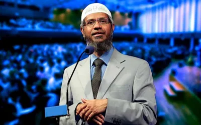 Dr. Zakir Naik arrives in Karachi