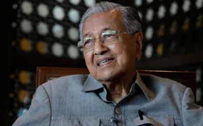 Mahathir Mohamad suffers hip fracture following domestic fall